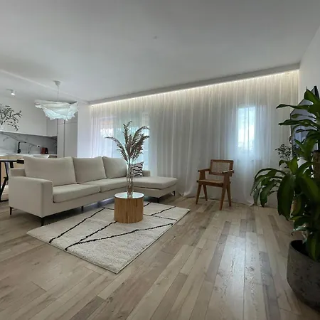 Bella Casa * Tiran